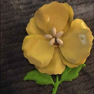 VIntage Womens Brooch Sweet Yellow Daisy